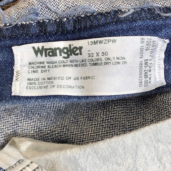 WRANGLER JEANS - SIZE 32 x 30 - 100% COTTON - DARK WASH - VERY HIGH RISE B17 - Picture 7 of 8